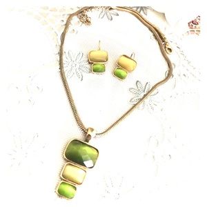 Green gems necklace